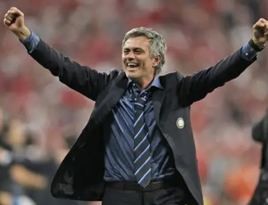 穆里尼奥访谈：忆挚友<a href='/news/tag/465.html' style='color: blue;'>马拉多纳</a>，谈音乐界趣交